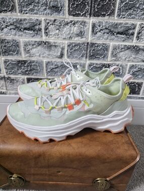 Sorel Women's Light Green & White  Athletic Sneakers Size 12